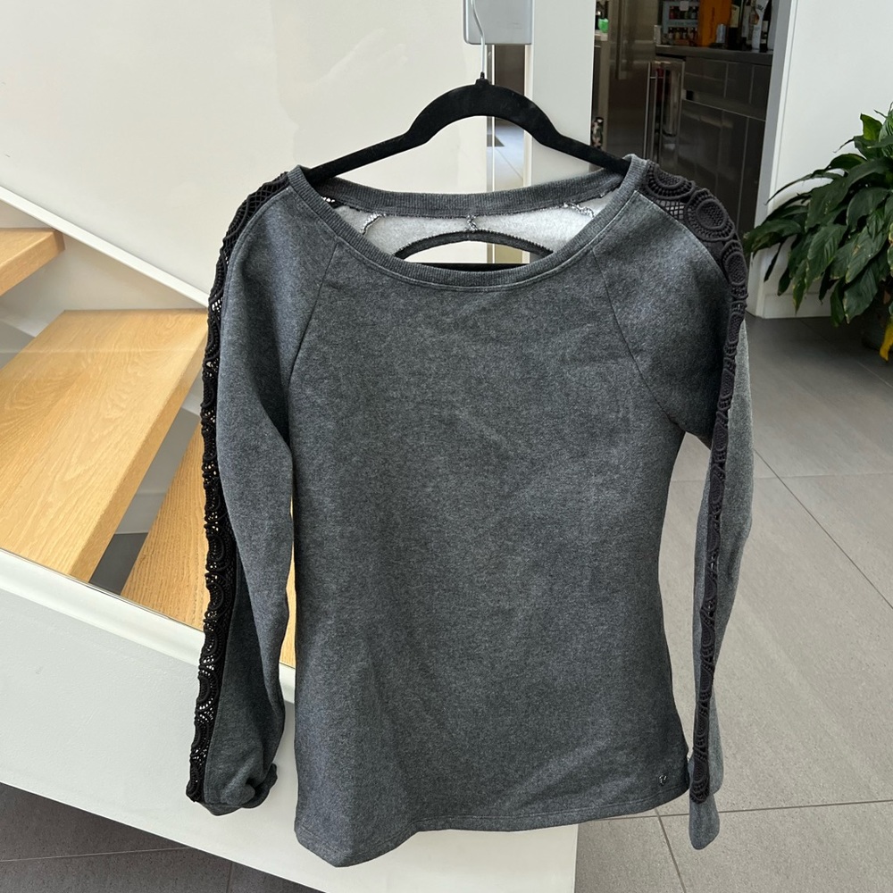 Womens NWT Fabletics sweatshirt